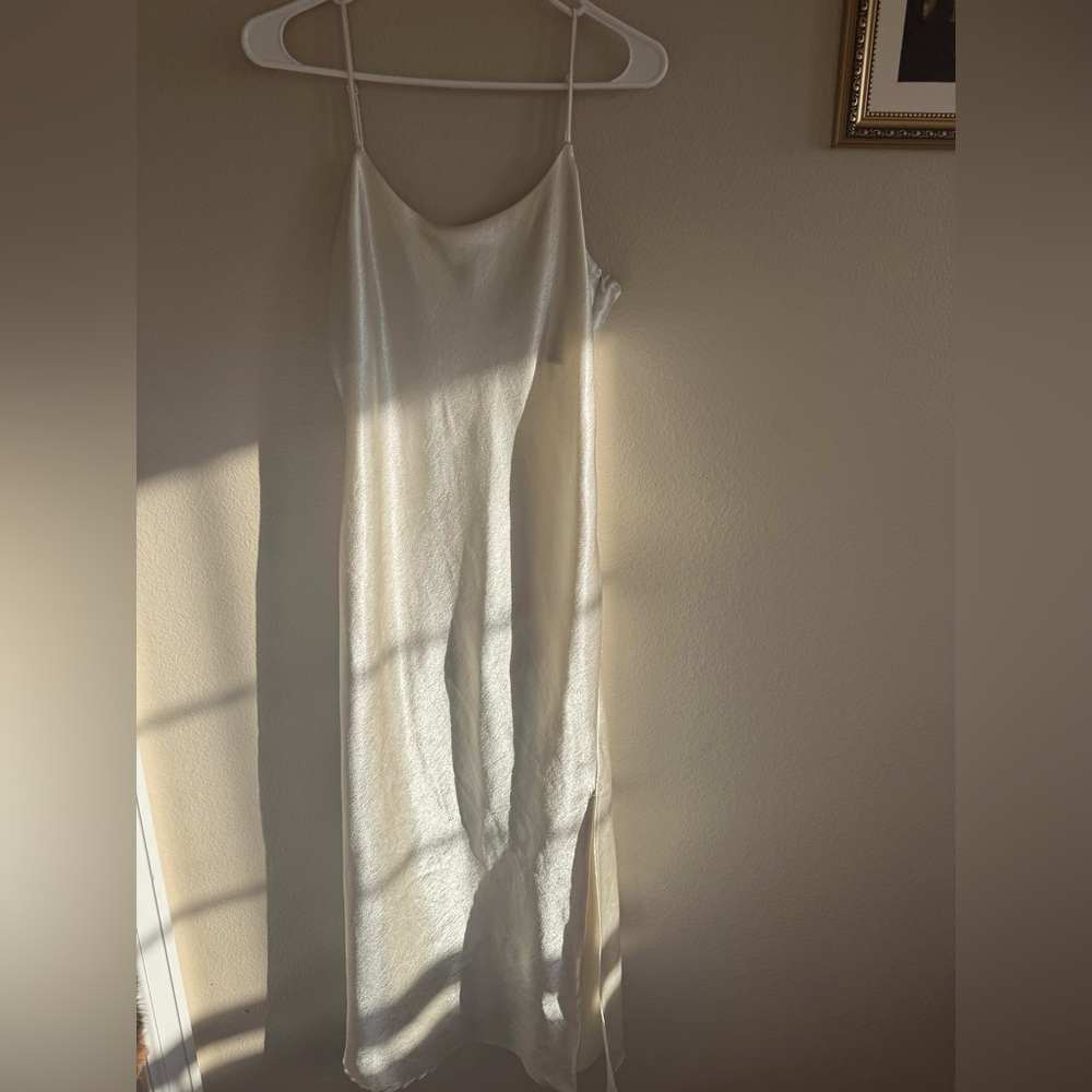 Gorgeous White Satin Dress - L -